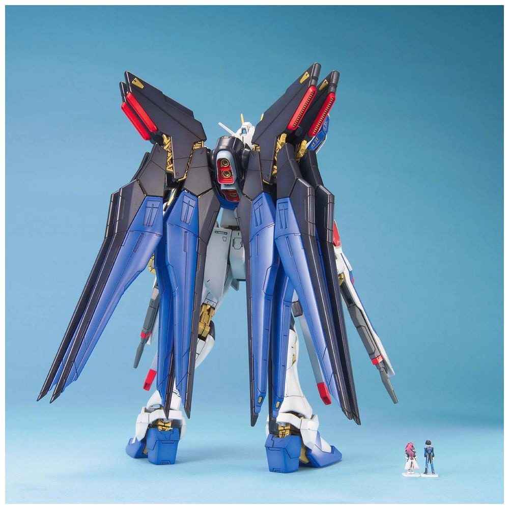 Figura Model Kit Strike Freedom Gundam – Mobile Suit Gundam SEED Destiny – MG 1/100 – Bandai