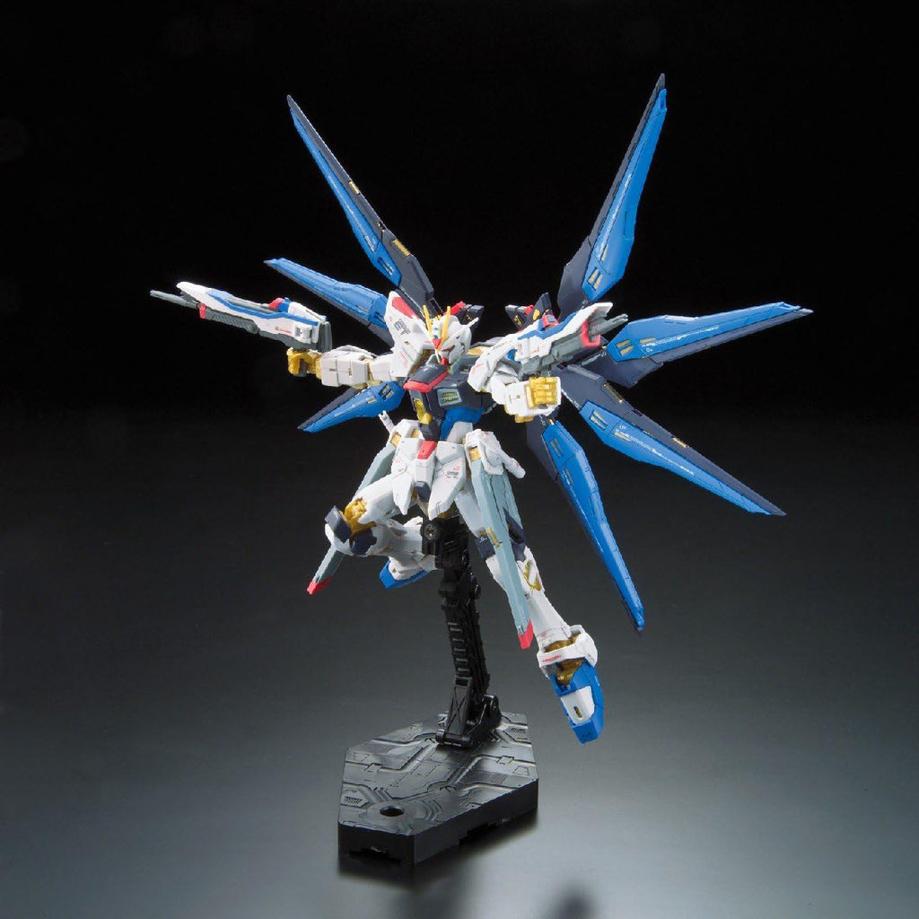 ZGMF-X20A Strike Freedom Gundam - Gundam - RG 1/144 - Bandai