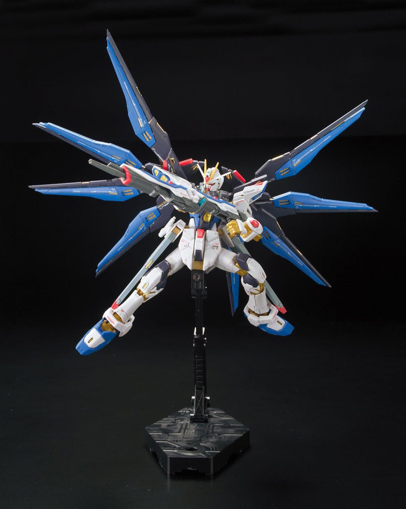 ZGMF-X20A Strike Freedom Gundam - Gundam - RG 1/144 - Bandai